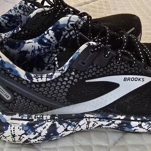 Brooks Black and Blue Running Shoes
